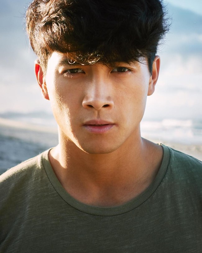 Karena kasihan dengan sang kakak, ia pun melepas peran tersebut lalu membujuk sutradara untuk meloloskan Yoshi saja karena ia sudah beberapa kali gagal audisi. Foto: Instagram Peter Sudarso