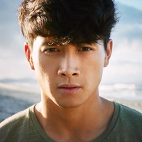 Karena kasihan dengan sang kakak, ia pun melepas peran tersebut lalu membujuk sutradara untuk meloloskan Yoshi saja karena ia sudah beberapa kali gagal audisi. Foto: Instagram Peter Sudarso