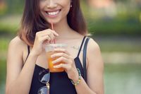 Benarkah Minum Teh Buah Bisa Sebabkan Erosi Gigi? Ini Kata Ahli