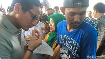 Foto: Sandiaga Tersengat Aroma Durian yang Bikin Gagal Fokus