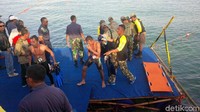 Perenang yang pertama mencapai garis finish yakni Kopda Marinir Budi Santoso dari satuan Bataliyon Intai Amfibi - 2 (Yontaifib) dengan nomor peserta 215. Budi mencapai garis finish sekitar pukul 07.00 WIB atau 10 jam dari dimulainya start di Bakauheni, Lampung.