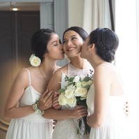 Putri bahkan tidak tampak menggunakan eyeliner ataupun bulu mata palsu. Ifan hanya membuat matanya lebih berdimensi dengan pulasan eyeshadow coklat tua di arena lipatan mata dan kelopak mata bagian terluar. Foto: Instagram Ifan Rivaldi