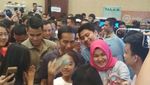 Kompaknya Jokowi dan Gibran Berburu Sneaker di Jakarta