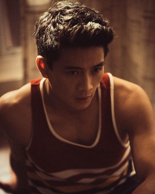 Selain akting, Peter pun aktif sebagai blogger dan Youtuber. Foto: Instagram Peter Sudarso