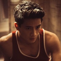 Selain akting, Peter pun aktif sebagai blogger dan Youtuber. Foto: Instagram Peter Sudarso