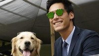 Nggak cuma ngopi, mereka juga sempat adakan sesi foto bersama. Gimana nih penampilan Snowee? Udah ganteng kan pakai dasi kupu-kupu?Foto: Instagram richo_kyle