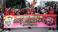 Korp Marinir TNI AL ikut memeriahkan Pawai Cap Go Meh.