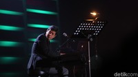 Nama Candra Darusman adalah legenda dalam dunia musik.  Foto: Hanif Hawari/ detikHOT