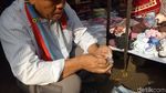 Melihat Mang Ade Sulap e-KTP Rusak dengan Alat Sederhana