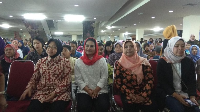 Puti Beri Semangat Kaum Ibu di Surabaya, Ini Isi Motivasinya