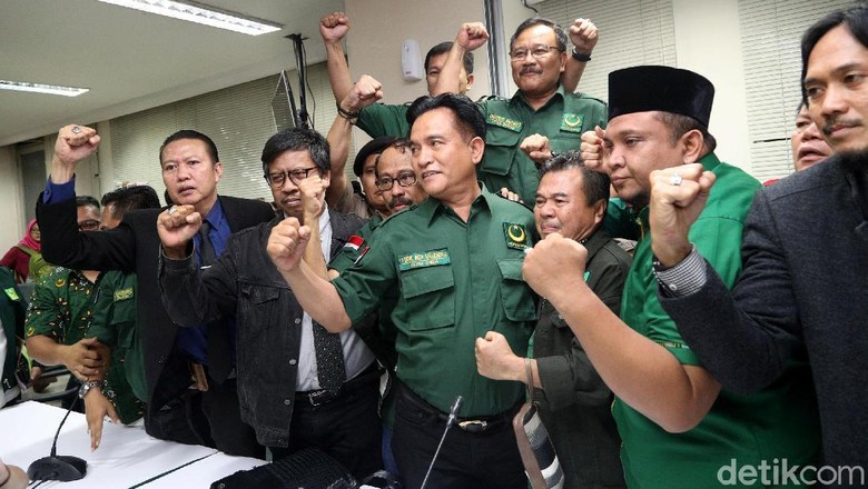 Resmi Jadi Parpol Peserta Pemilu, PBB Pastikan Tak Merapat ke Jokowi Resmi Jadi Parpol Peserta Pemilu, PBB Pastikan Tak Merapat ke Jokowi