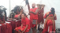 Ada pula peserta yang akan menampilkan kesenian Kawasaran dari Sulawesi Utara, Minahasa (Foto: Dwi Andayani/detikcom)