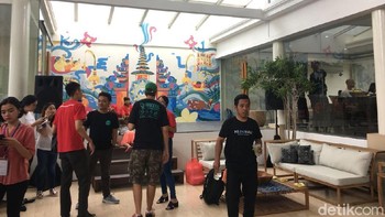 Memasuki Ke{m}bali, lobby menjadi sapaan awalnya, di mana di sebelah kiri terdapat kursi dan beberapa ruangan meeting. Foto: Agus Tri Haryanto/detikINET