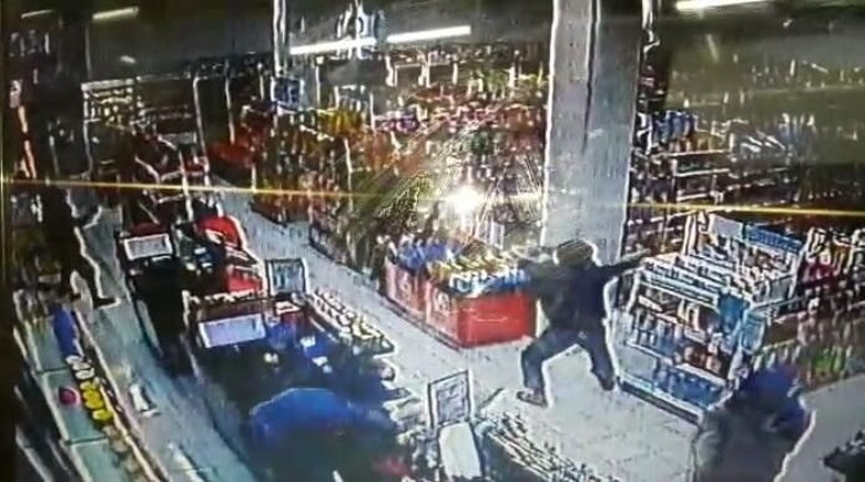 5 Perampok Minimarket Dibekuk, 2 Pelaku Masih Anak-anak 5 Perampok Minimarket Dibekuk, 2 Pelaku Masih Anak-anak