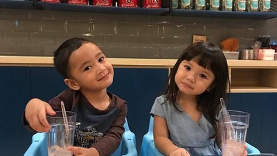 Gemas! Begini Rafathar dan Gempita Kalau Lagi Makan Bareng