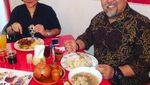 Wah Asyiknya! Doyan Makan Indro Warkop Selalu Berpose dengan Makanan