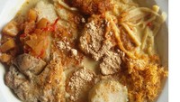 Yang nggak kalah bikin ngiler, lontong cap go meh buatan maktiendailyfood. Terlihat bubuk kedelainya royal banget nih! Foto: Istimewa