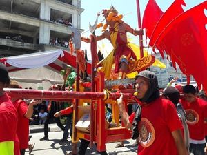 Begini Meriahnya Parade Cap Go Meh Singkawang 2018