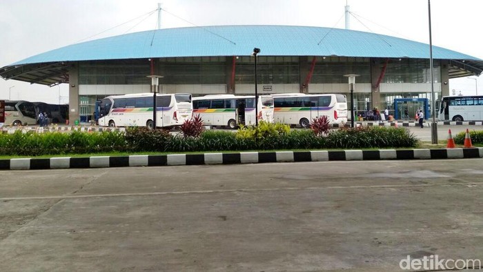 Terminal Pulogebang menjadi terminal terbesar se-ASEAN yang rasanya seperti di bandara. Terminal tersebut diresmikan pada akhir Desember 2016.