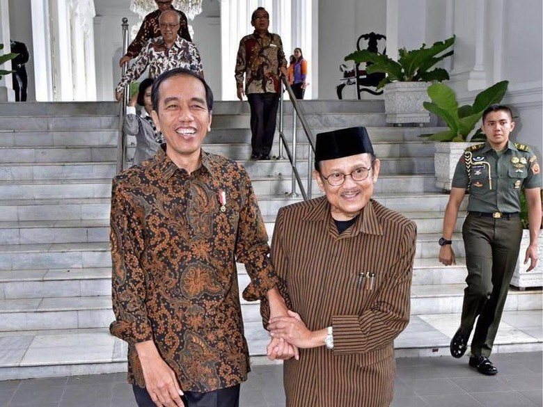 Joko Widodo dan BJ Habibie (Foto: dok. Biro Pers Setpres via Facebook Jokowi) Joko Widodo dan BJ Habibie (Foto: dok. Biro Pers Setpres via Facebook Jokowi)