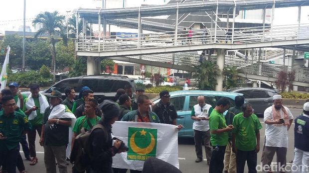 Jelang Sidang Putusan, Massa PBB Mulai Datangi Bawaslu