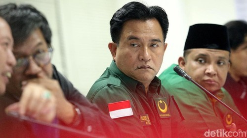 Bawaslu menggelar sidang ajudikasi terkait gugatan Partai Bulan Bintang (PBB) terhadap Komisi Pemilihan Umum (KPU), Minggu (4/3/2018). Bawaslu akhirnya memutuskan PBB jadi peserta Pemilu 2019. Sidagn putusan itu dihadiri langsung oleh Ketua Umum PBB Yusril Ihza Mahendra.