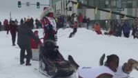 Balapan kereta luncur dengan anjing ini merupakan lomba tahunan di Alaska, tahun ini adalah yang ke-46.   (Foto: Dok. Fox News)