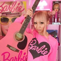 Wanita yang berdomisili di Los Angeles ini mengaku sudah menyukai Barbie sejak kecil, dan tak pernah beralih dengan boneka lain.  Foto: Instagram Azusabarbie