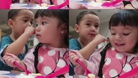 Gempi lagi makan digangguin Rafathar. Kira-kira apa, ya, yang dibisikin anak Raffi Ahmad dan Nagita Slavina itu ke Gempi? Penasaran, deh, habisnya ekspresi terakhir Gempi terlihat senang. Foto: Istimewa