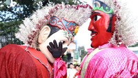 Ondel-ondel juga memeriahkan Pawai Cap Go Meh.
