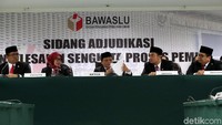 Badan Pengawas Pemilu (Bawaslu) menggelar lanjutan sidang gugatan Partai Bulan Bintang (PBB) dan KPU terkait peserta Pemilu 2019. Sidang berlangsung di kantor Bawaslu, Jl MH Thamrin, Jakarta Pusat.