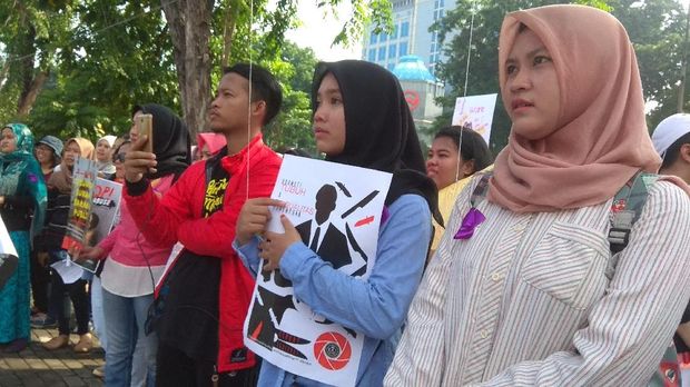 Aksi ini merupakan bentuk kepedulian dan penolakan terhadap diskriminasi untuk perempuan