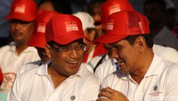 Budi Karya Sumadi berbincang dengan Asman Abnur di sela-sela peluncuran sistem penerbitan izin berbasis online.