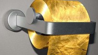 Ini aneh, ada kertas toilet terbuat dari emas 22 karat. Harganya US$ 1,38 juta (Rp 17,5 miliar). Istimewa/The Richest.