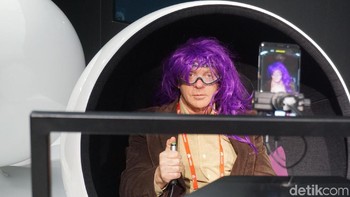 Layaknya wahana di taman bermain, setiap booth menawarkan pengalaman merasakan langsung berbagai fitur unggulan Galaxy S9 dan S9+. Booth yang ini, seru-seruan menjajal fitur super slow-mo. Foto: detikINET/Rachmatunnisa