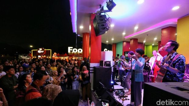 Jelang Petang Bareng White Shoes & the Couples Company di Jelang Petang Bareng White Shoes & the Couples Company di
