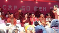 Panggung utama Karnaval Cap Go Meh 2018 persis berada di depan Gedung LTC Glodok, Jakarta Barat. Menko PMK Puan Maharani membuka karnaval tersebut. (Fida/detikcom)