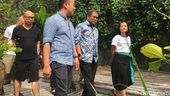 Menkominfo Rudiantara saat berkunjung ke Ke{m}bali. Foto: Agus Tri Haryanto/detikINET