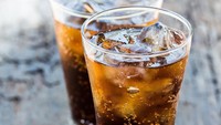Minuman soda khususnya diet soda mengandung pemanis aspartam yang dapat mempengaruhi kadar serotonin, hormon untuk meningkatkan gairah bercinta. Foto: Istimewa