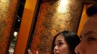 Artis sekaligus peresenter yang terkenal piawai memandu acara dengan hiburan lucunya ini, ternyata hobi ngopi bareng bersama teman-temannya. Foto: Instagram @graciaz14