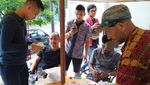 Foto: Ian Si Bule Luntang-lantung Saat Dibawa ke Imigrasi