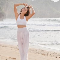 Hingga saat ini akun Instagramnya telah diikuti lebih dari 464 ribu followers. Foto: (putrimarino/Instagram)