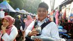Melihat Mang Ade Sulap e-KTP Rusak dengan Alat Sederhana