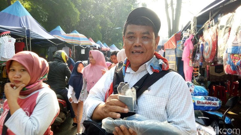 Awal Mula Mang Ade Bisa Sulap e-KTP Rusak Jadi Seperti Baru Awal Mula Mang Ade Bisa Sulap e-KTP Rusak Jadi Seperti Baru