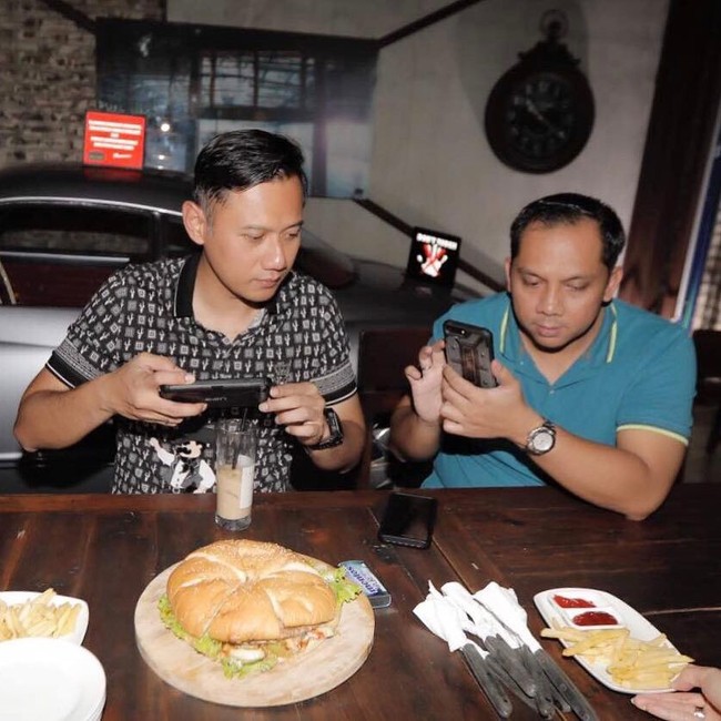 Lucunya Rafathar dan Gempita Makan Bareng hingga Aksi Agus Yudhoyono Cicip Makanan Enak