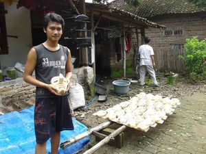 Cerita di Balik Perajin Topeng Ganongan di Ponorogo