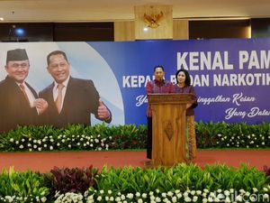 Pidato Pamit dari BNN, Buwas Lengket Sama Istri Tercinta