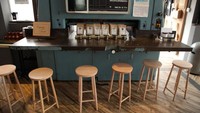 Menawarkan konsep kafe sekaligus cupping room, service workshop, dan juga roasting. Kafe ini menjadi salah satu destinasi populer bagi penggemar kopi. Foto: Istimewa