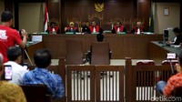 Menurut hakim, Rochmadi terbukti menerima suap Rp 200 juta yang diberikan Sugito melalui Ali Sadli, anak buah Rochmadi. Selain itu, Rochmadi terbukti menerima 1 mobil Honda Odyssey dari Ali Sadli, yang diduga berasal dari tindak pidana korupsi.