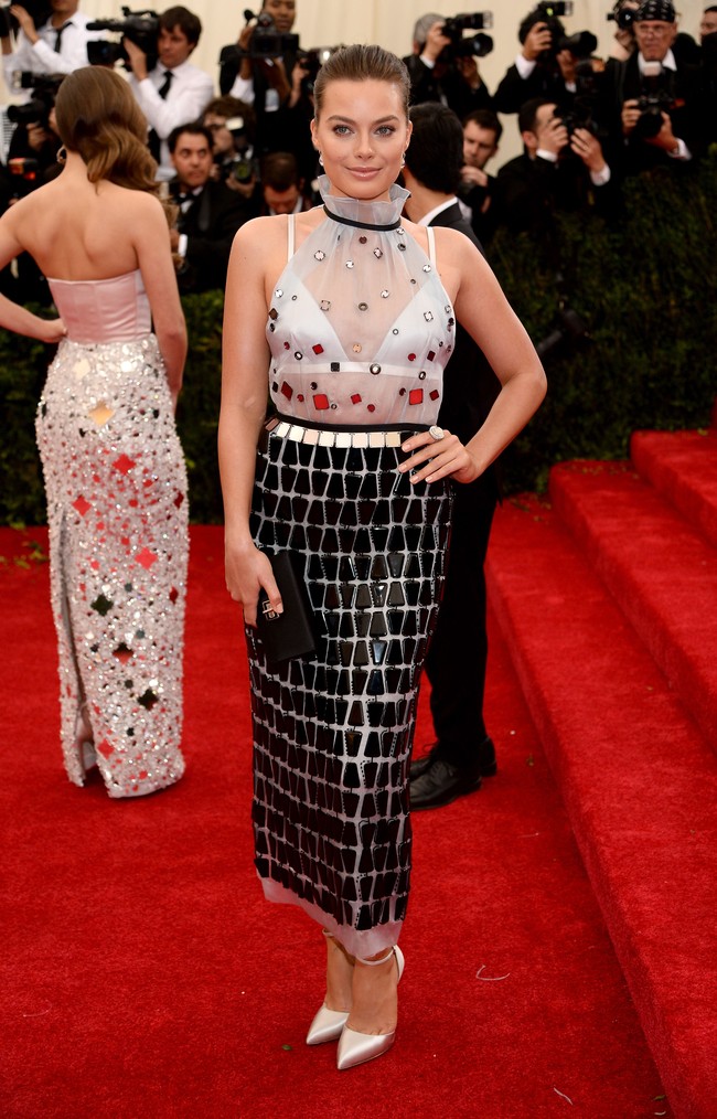 Berbarengan dengan karier aktingnya yang semakin memuncak, Margot pun memantapkan posisinya sebagai ikon fashion. Berbalut gaun Calvin Klein, ia memesona di ajang fashion MET Gala 2014. (Foto: Frazer Harrison/Getty Images)